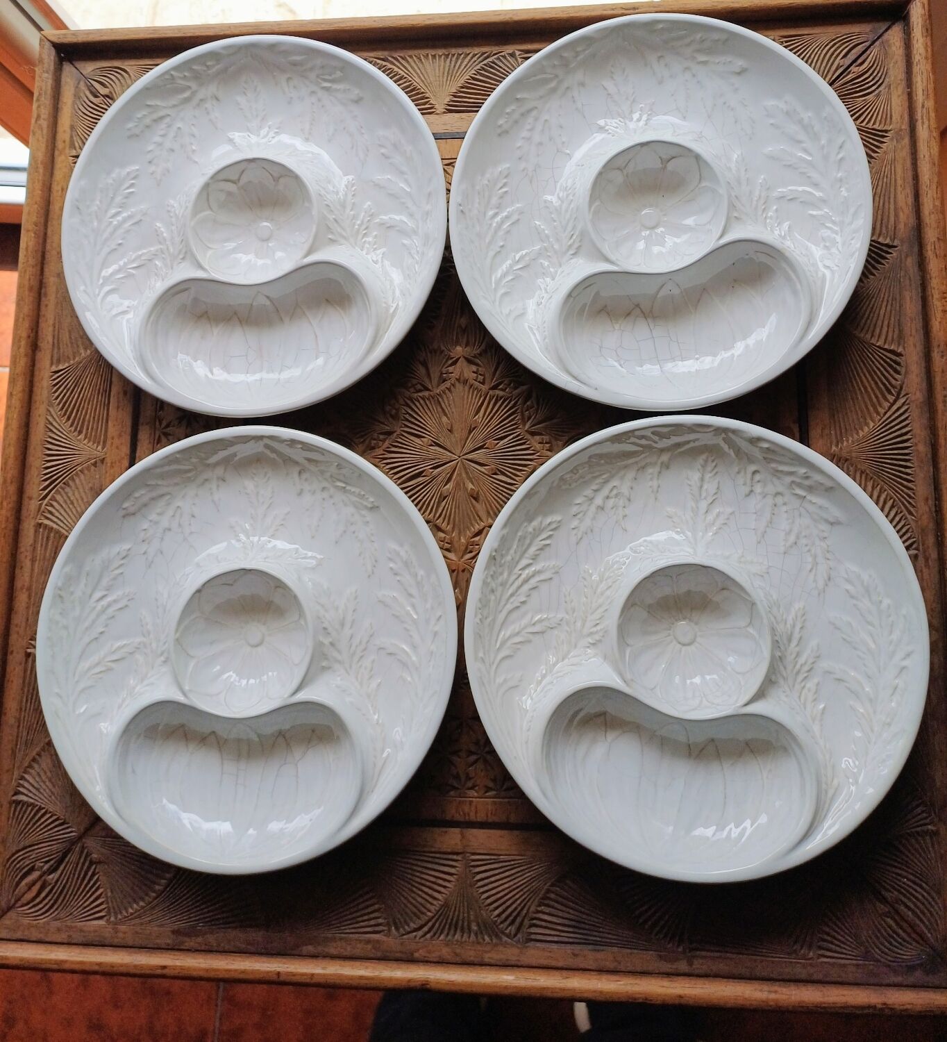 4 barbotine plates with artichoke pattern from Bordallo.