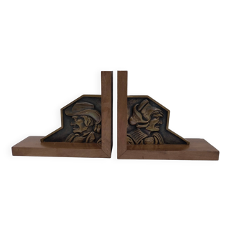 Paire de Serre-livres couple de bretons en bronze et bois.