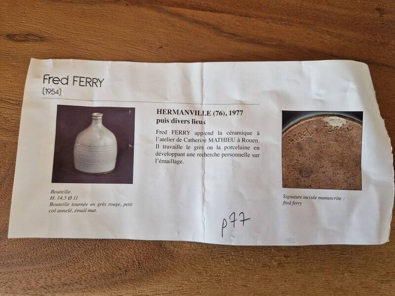 Vase, bouteille, soliflore en grès émaillé vert, Fred Ferry