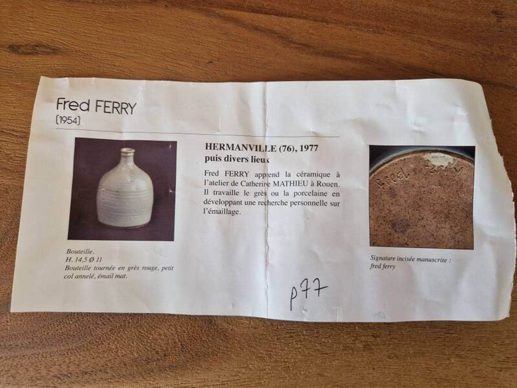 Vase, bouteille, soliflore en grès émaillé vert, Fred Ferry