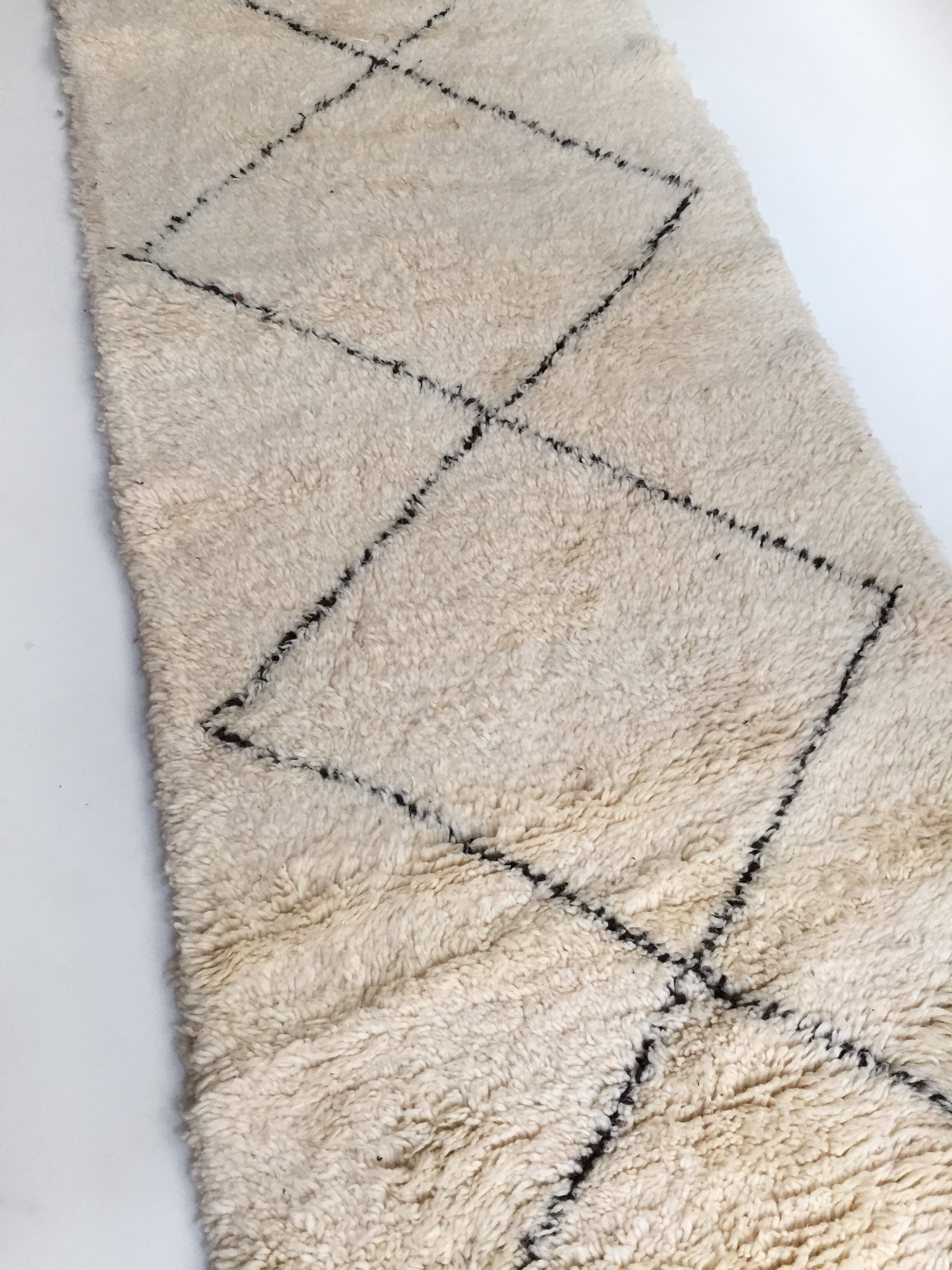 Moroccan Berber carpet Beni Ouarain with black diamonds 285x82cm