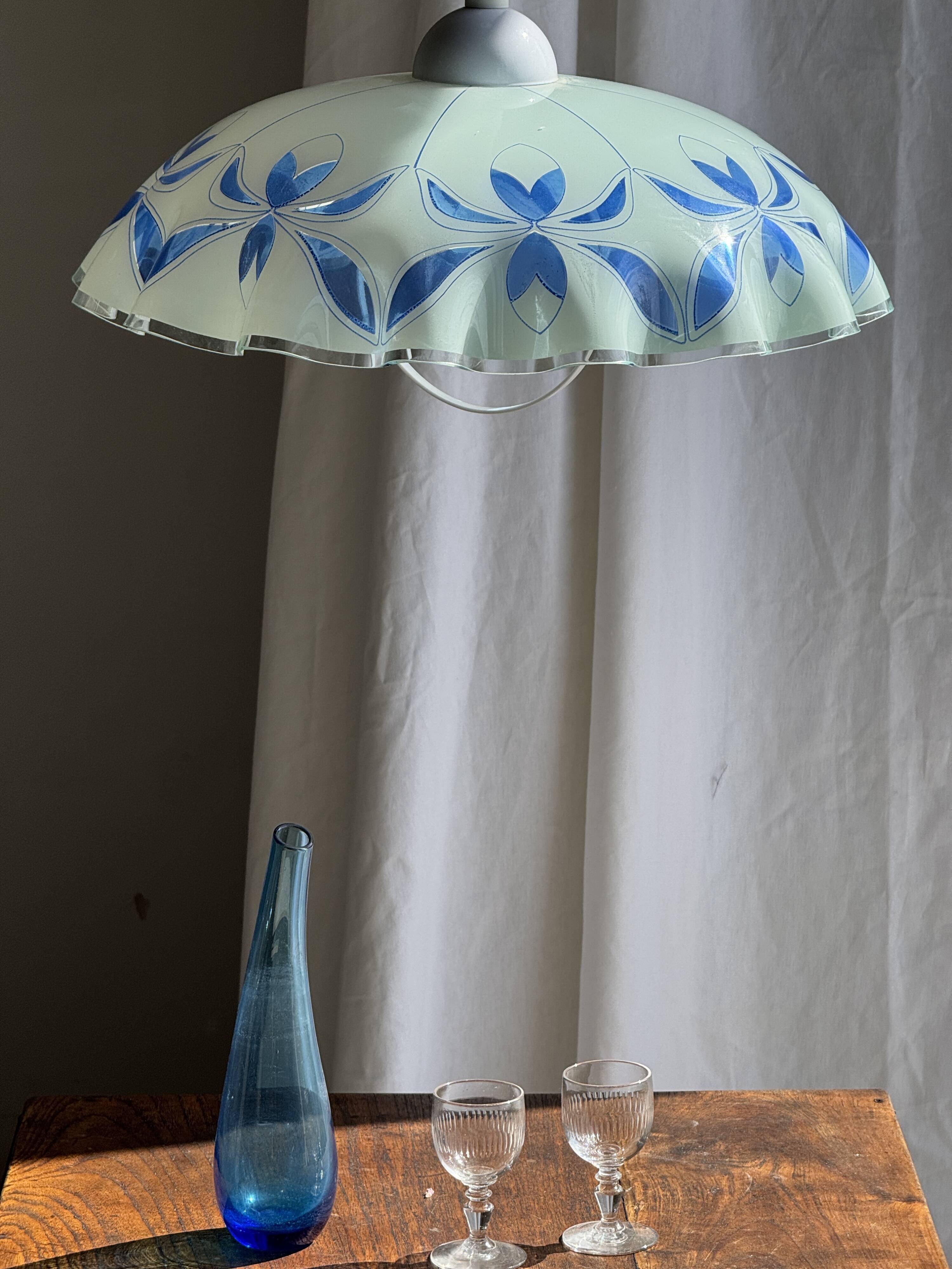 Vintage suspension in white and blue glass with wavy edge D46 H53