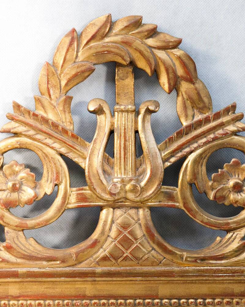 Miroir de mariage Louis XVI avec fronton à harpe