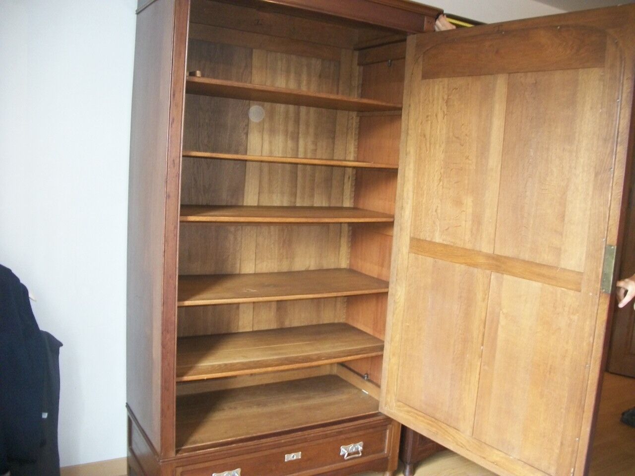 Pair of bonnetières