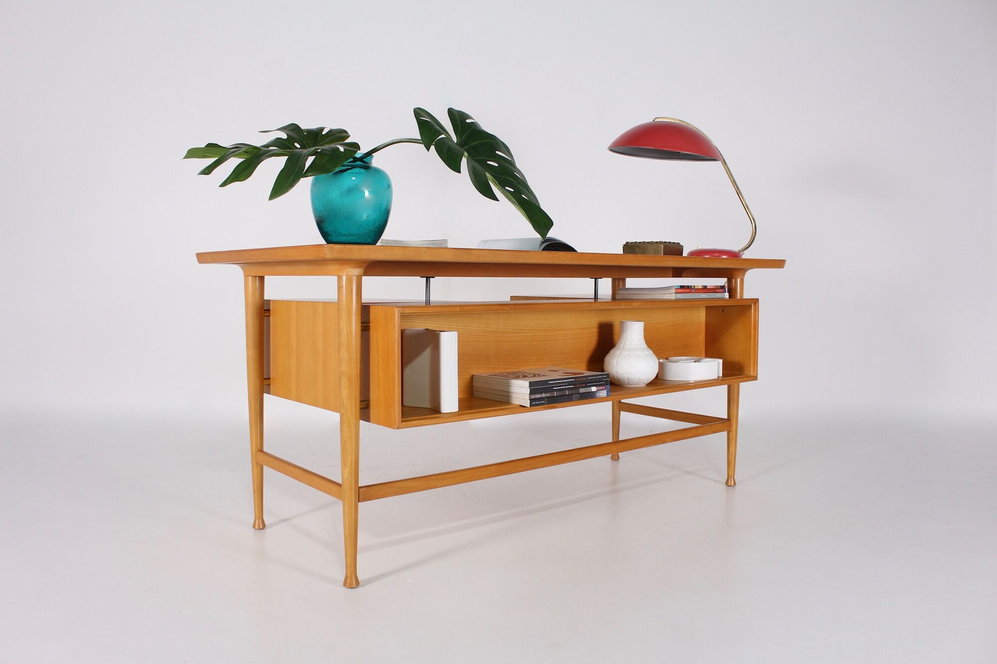 Scandinavian desk all sides