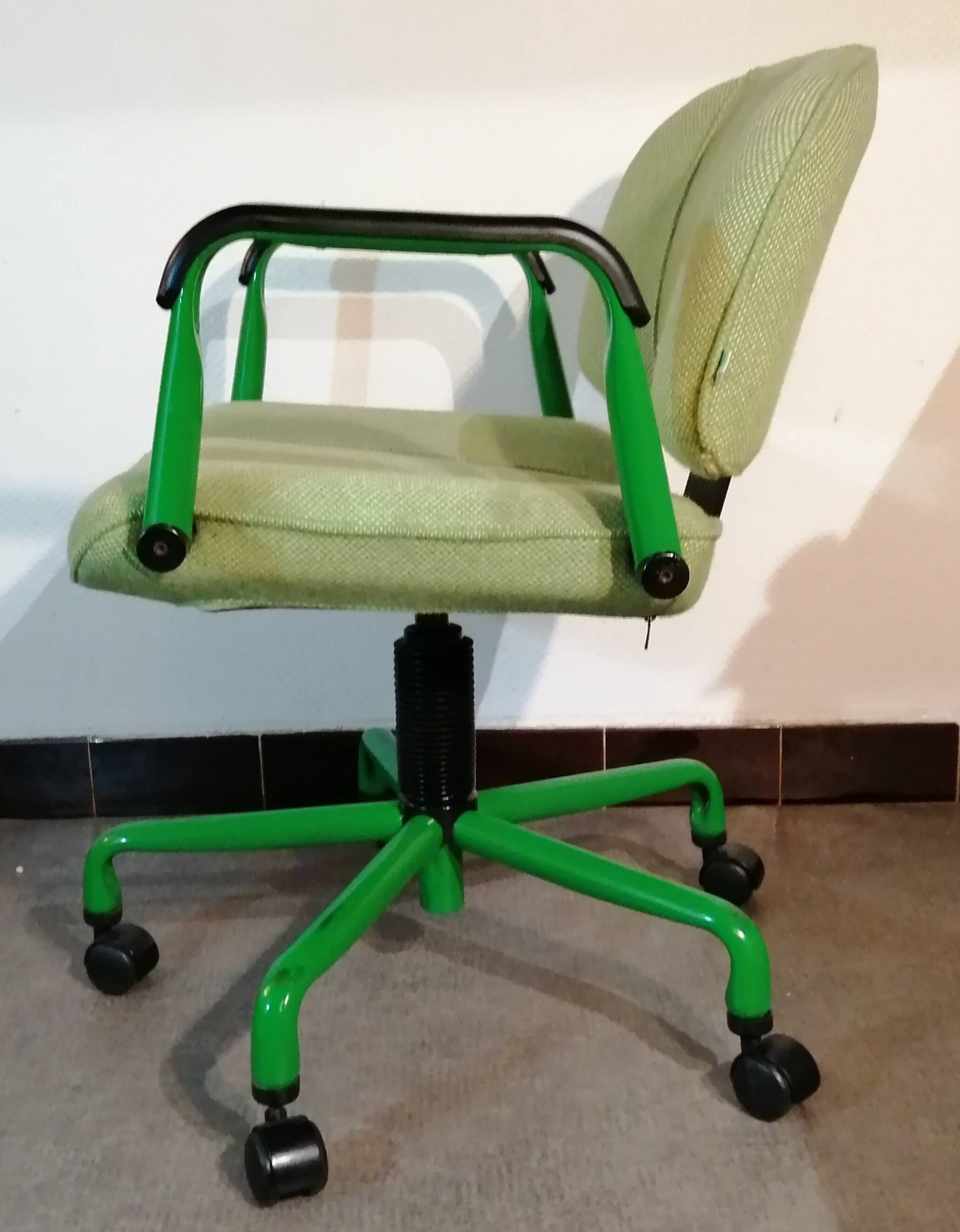 Steelcase green office armchair with 5-star design base, vintage 1970