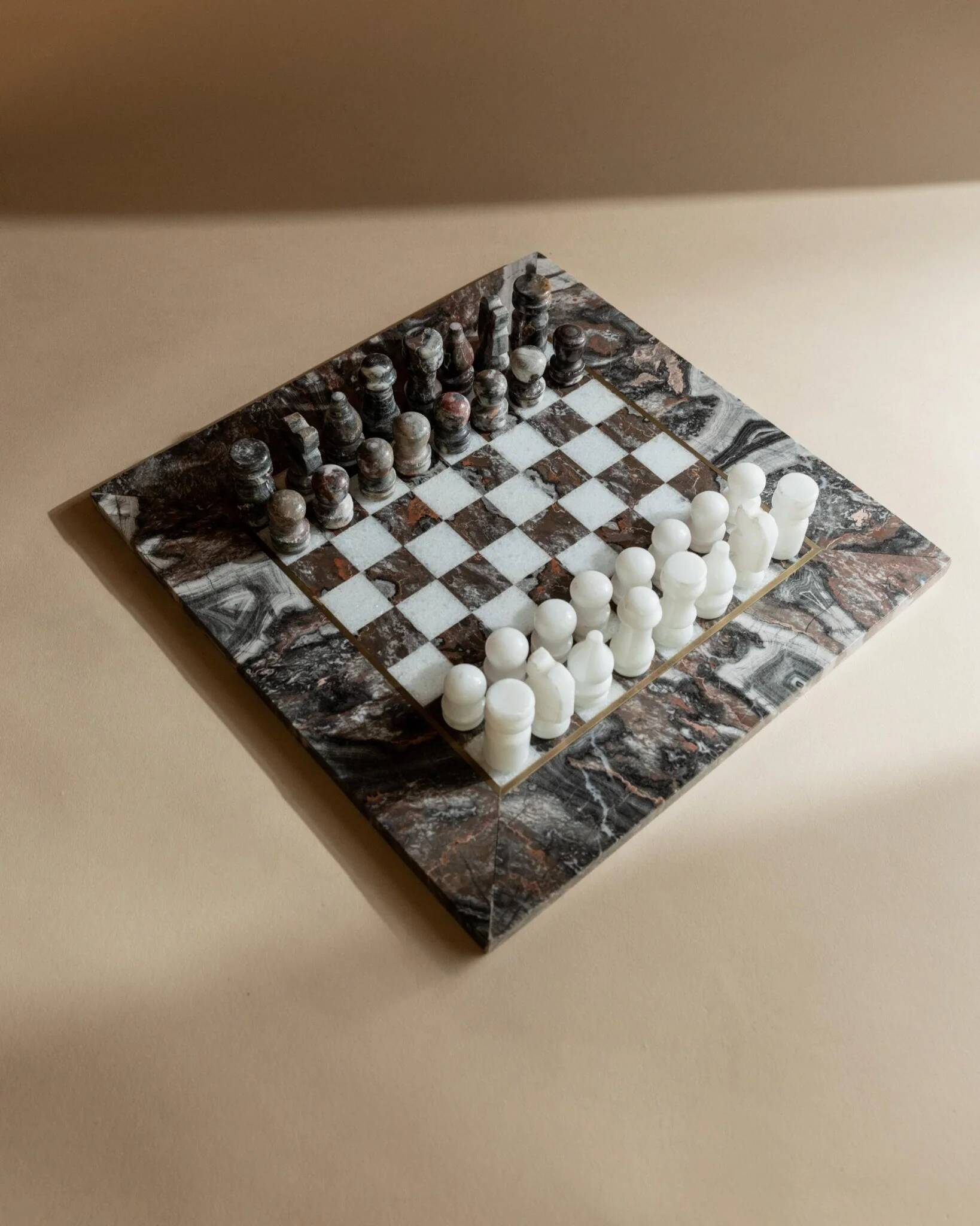 Vintage Marble Chess Set in Grey and Pink Stone – Hand-Carved Pieces, 31x31 cm Board, 1960s Italian Design