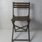 Ancienne chaise pliante en bois pour enfant