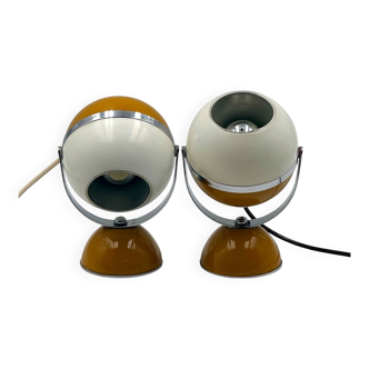 Paire de lampes eyeball Space Age métal blanc moutarde chrome Italie 1960s