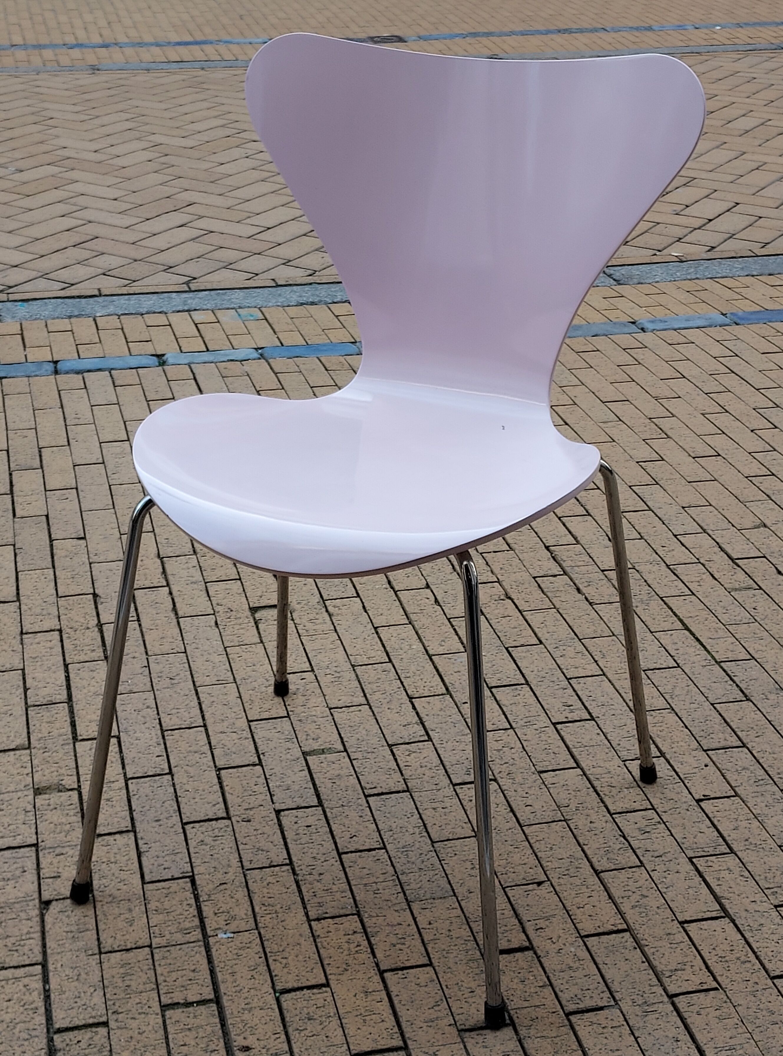 Chaise papillon série 7 d'Arne Jacobsen