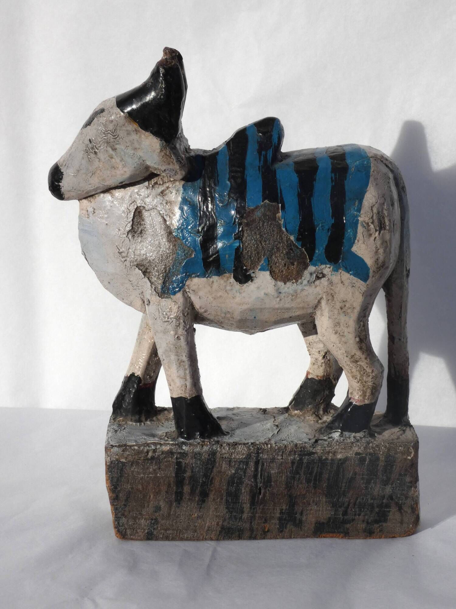 Nandi old indian cow patina and piece of origin india