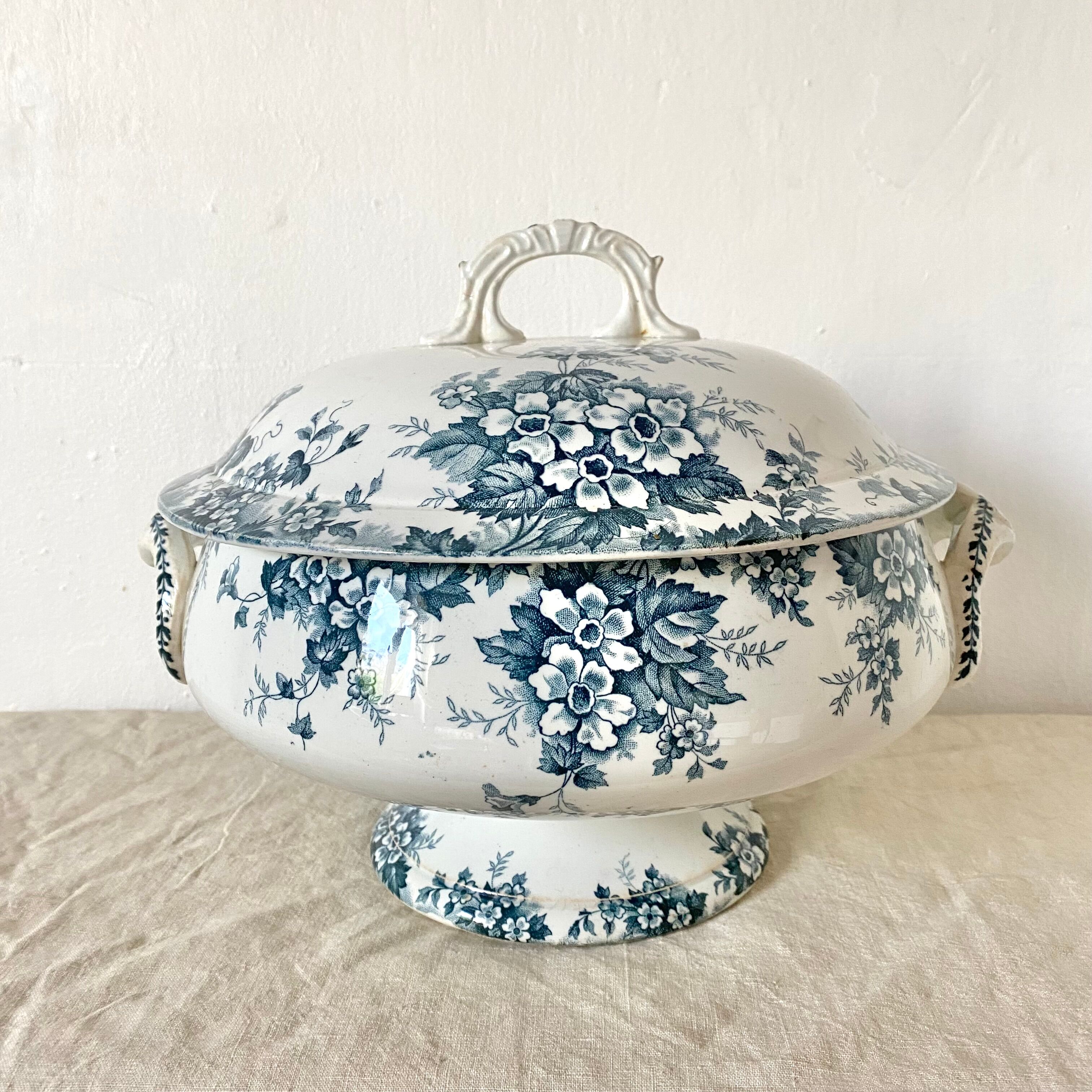 Old soup tureen Saint Amand