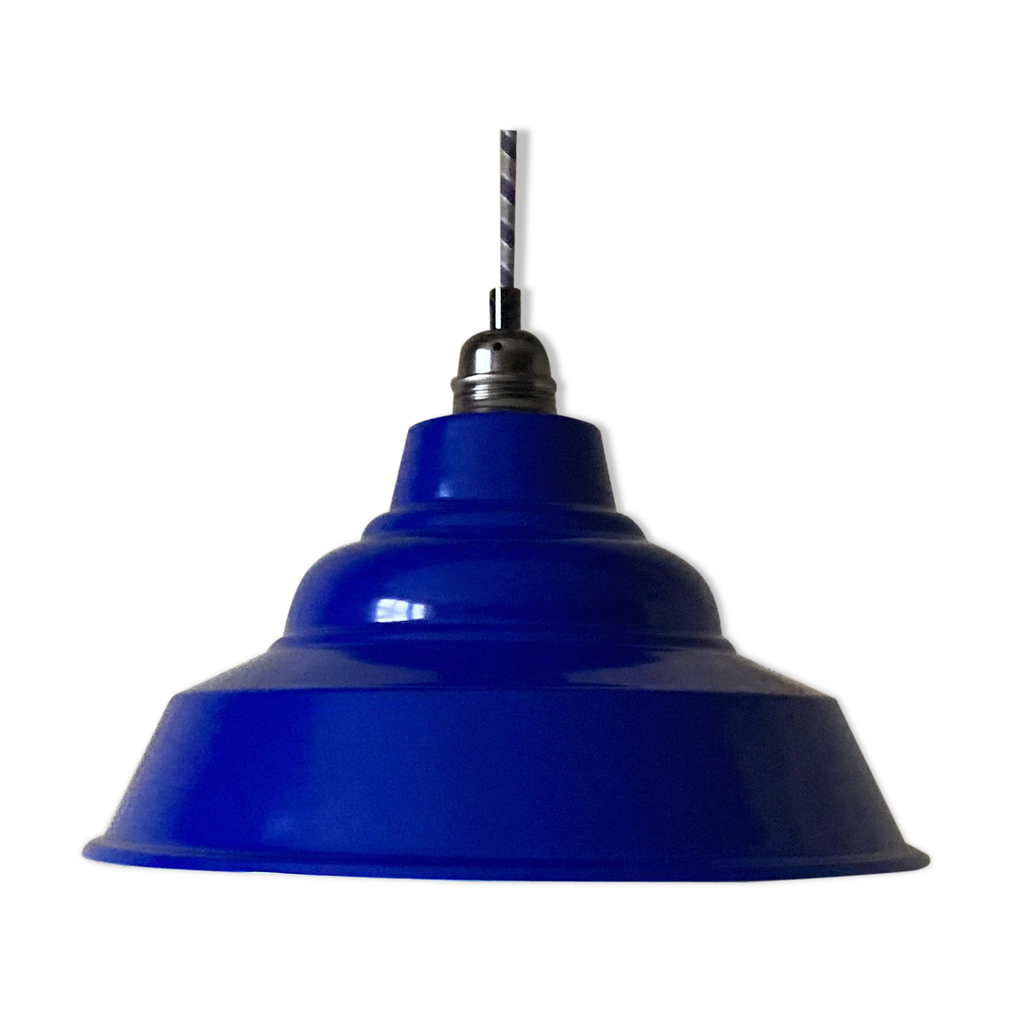 Blue metal workshop suspension