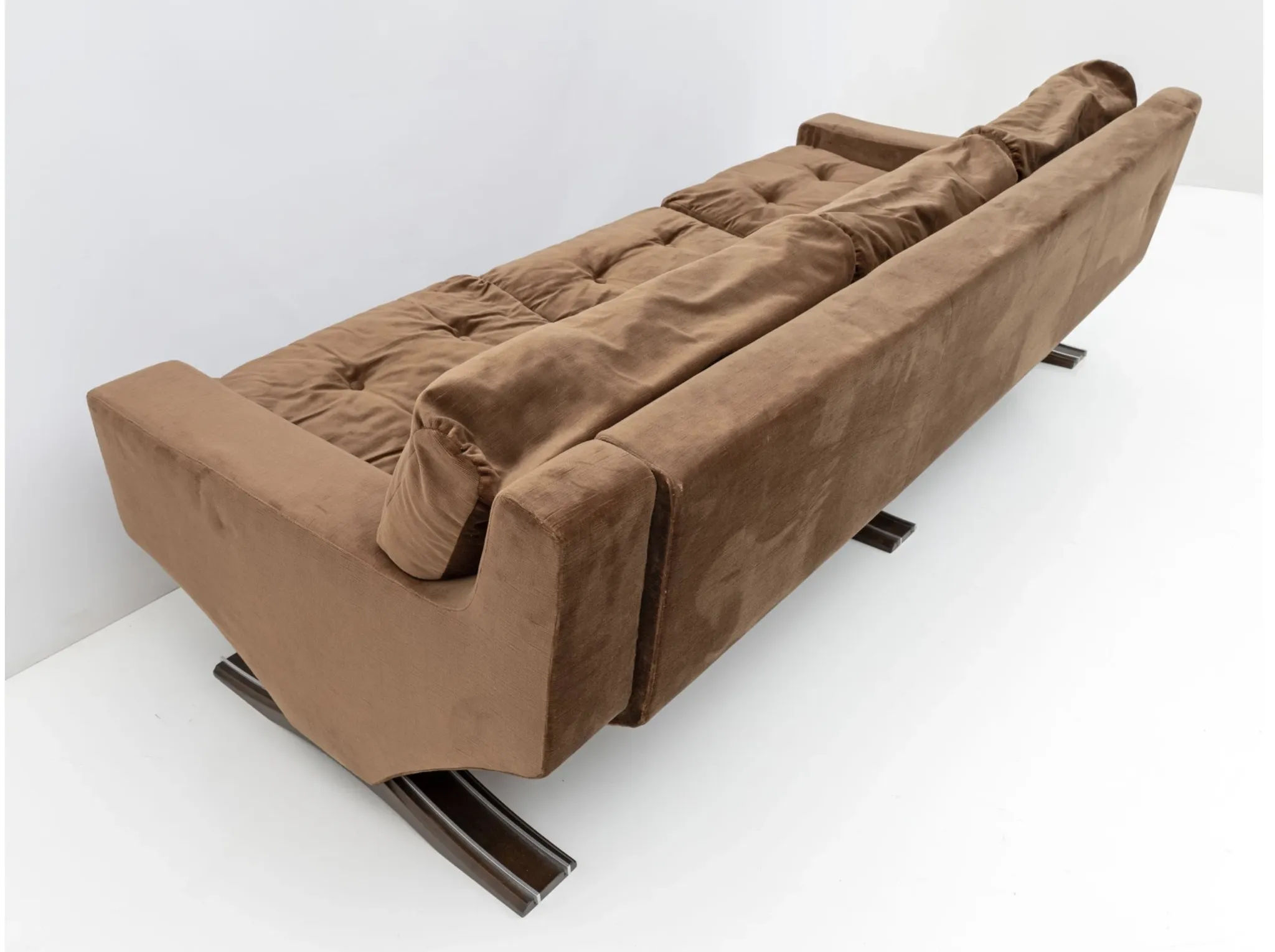 Three-seater vintage velvet sofa in brown designed by Franz Sartori 1965.