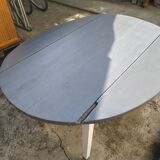 Table with extension cord that folds over the sides