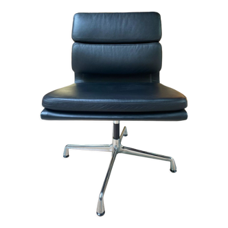 Chaise pivotante Soft Pad de Charles Eames, vers 2007