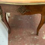 Bureau d'apparat de style Louis XV, dessus de cuir fauve XIXème siècle