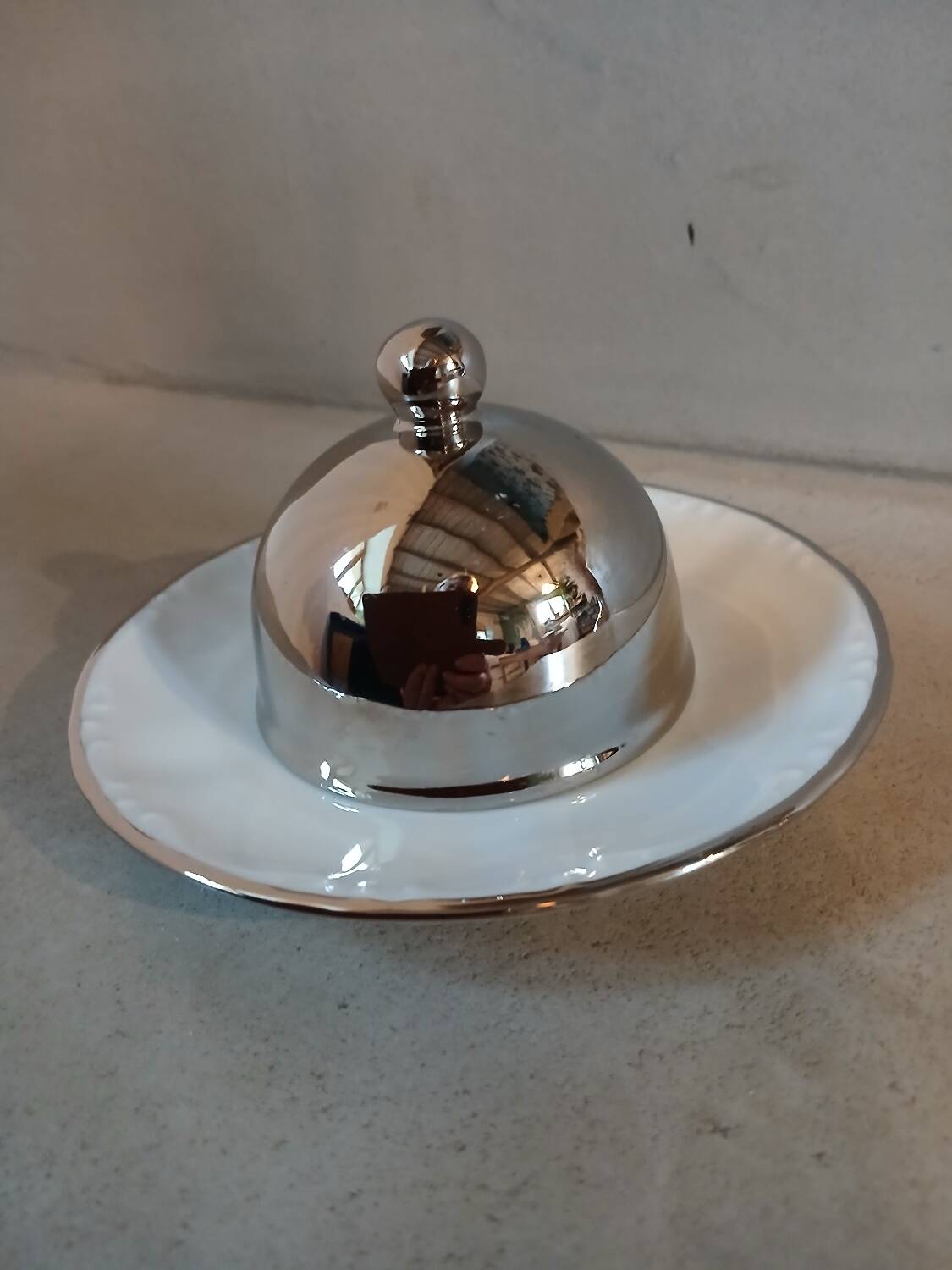 Individual porcelain butter dish