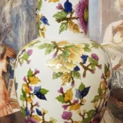 Important porcelain vase with floral decoration – Asian style – 20th century