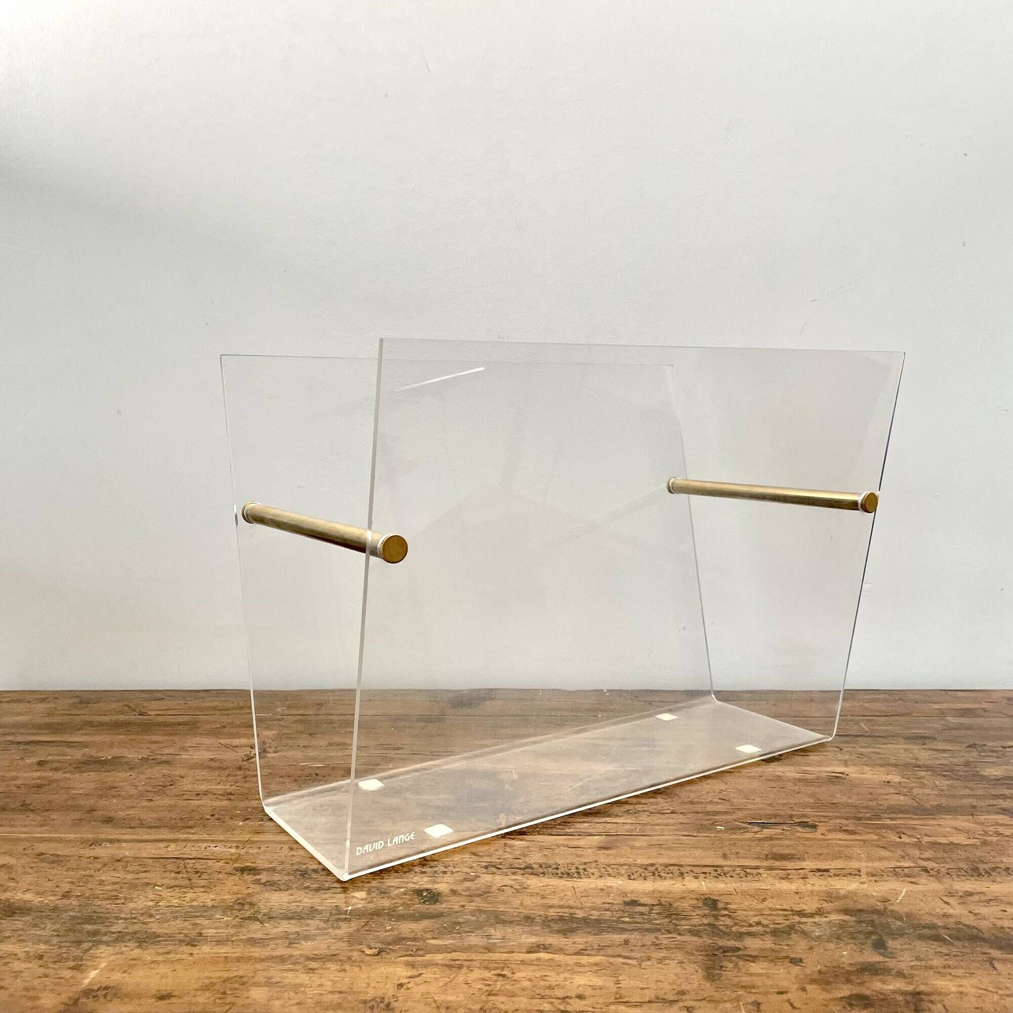 Magazine rack designed by David Lange – Plexiglas and brass – Vintage