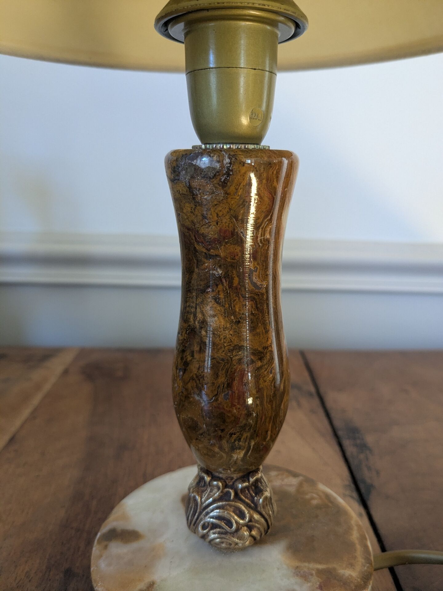 Lampe vintage en onyx et laiton