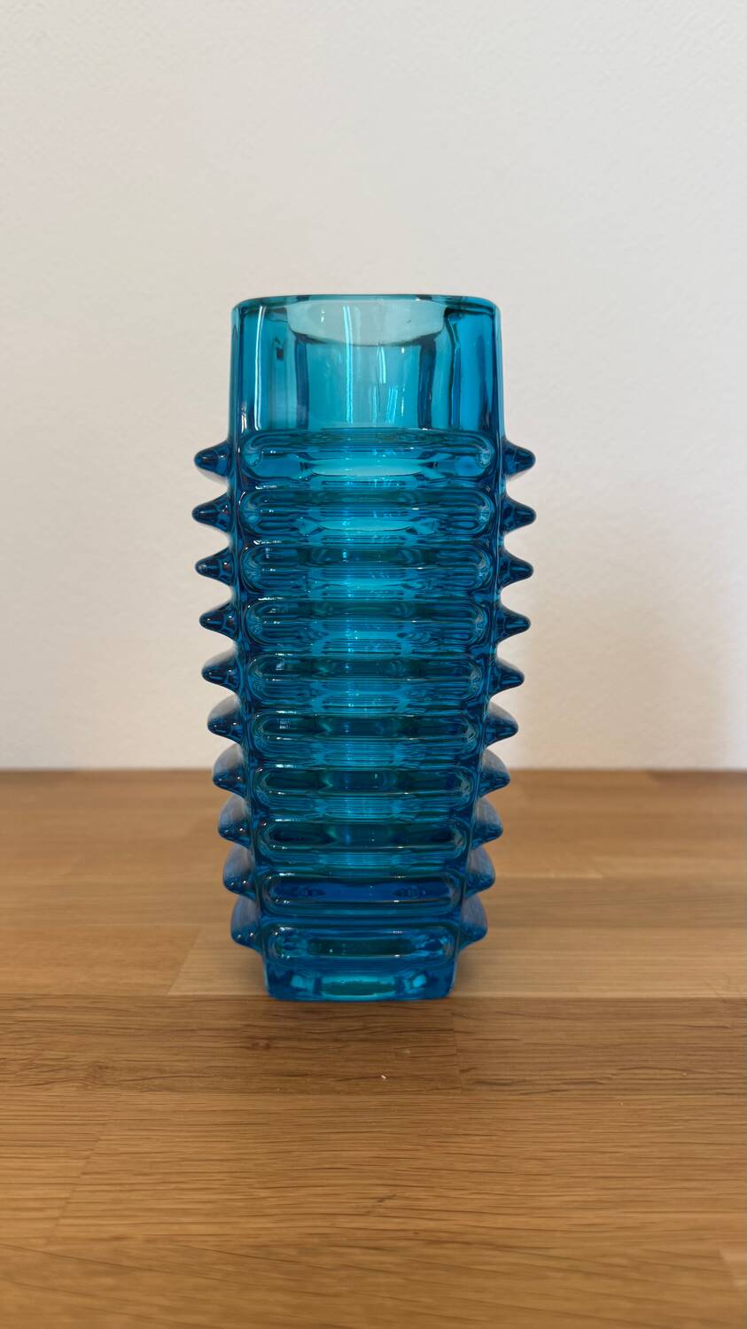 Vase en verre pressé “radiateur” de Frantisek Vizner, années 1960.