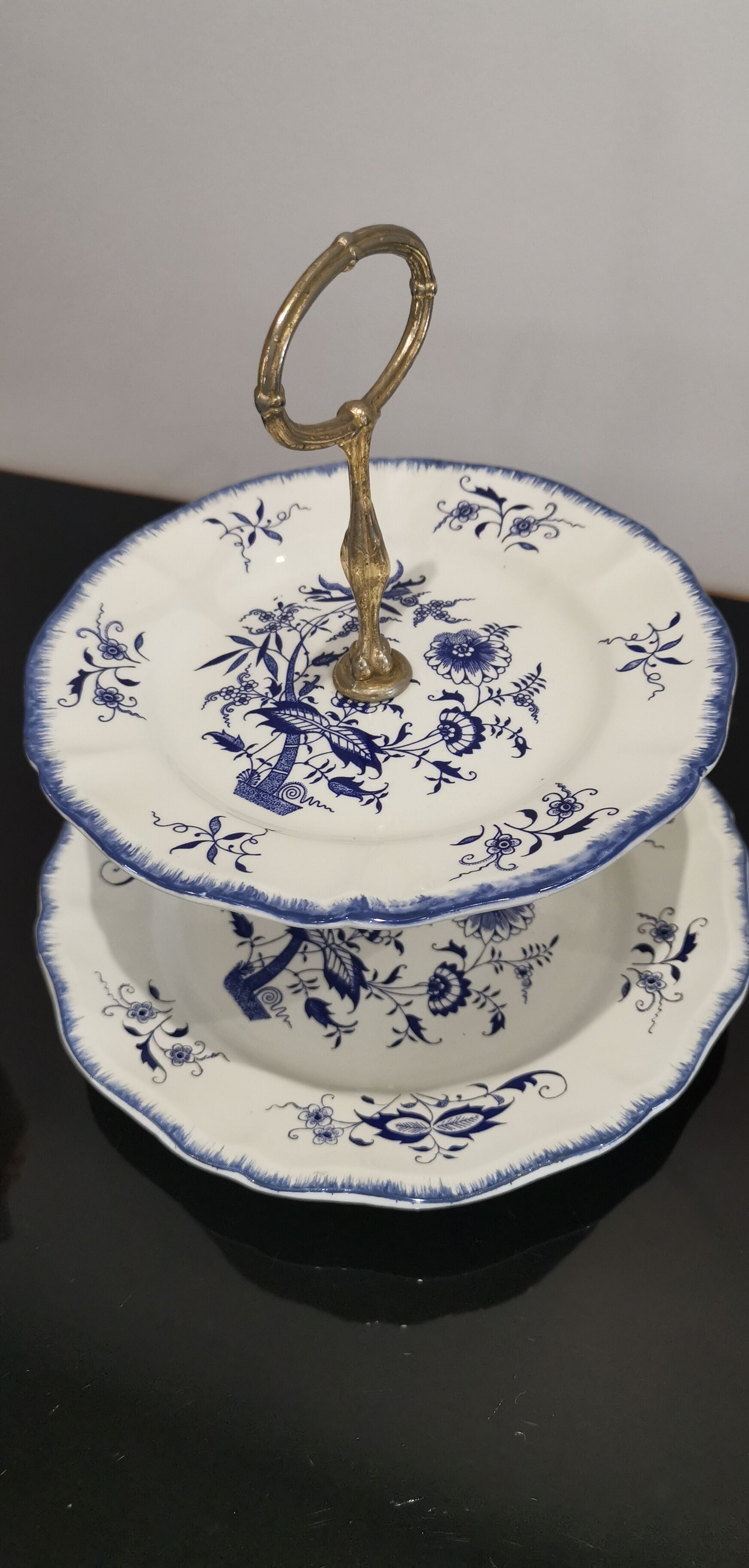 Porcelain cake display Sarreguemines Lancaster model