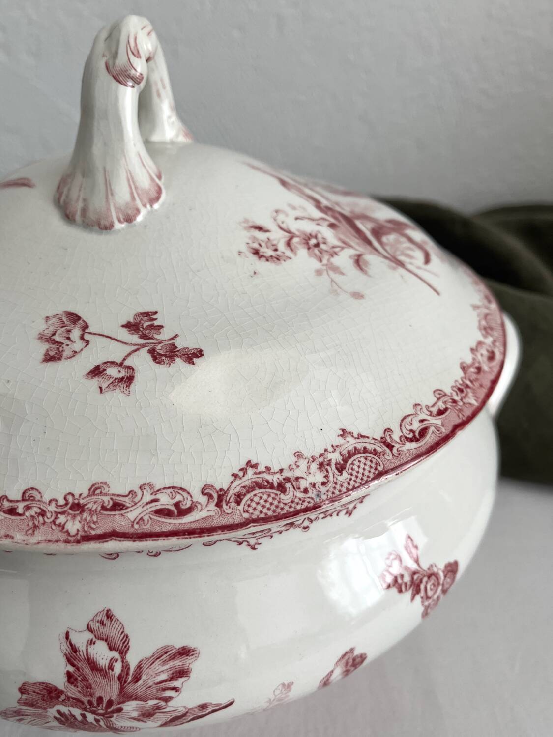Fontanges ironstone tureen, Sarreguemines