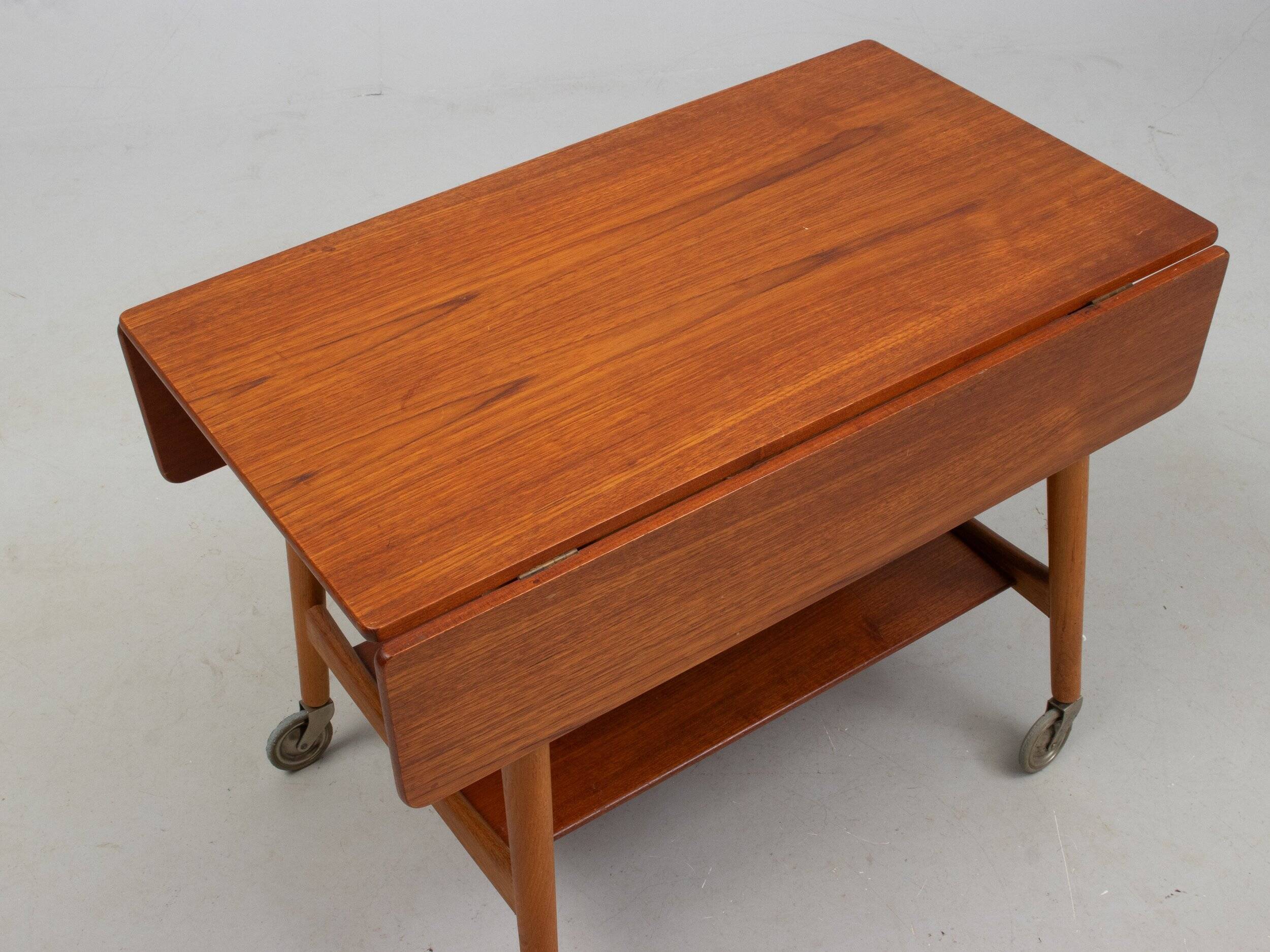 Hans Wegner Side Table / Desk with Wheels for Andreas Tuck – Oak and Teak, 1950s Danish Design