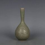 Vase en porcelaine céladon sculpté de style dynastie Song exquis