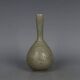 Vase en porcelaine céladon sculpté de style dynastie Song exquis
