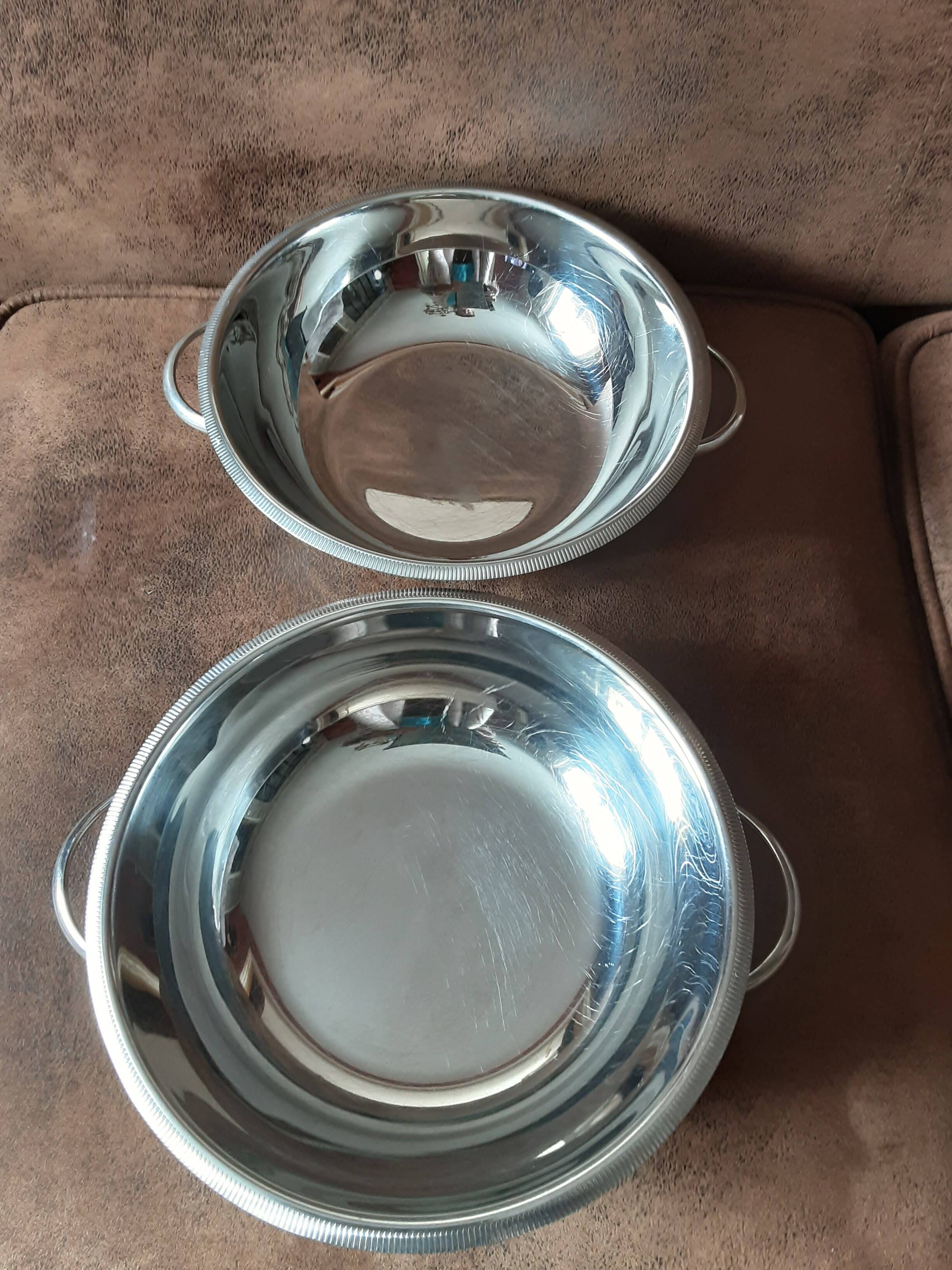 Set of 2 stainless steel salad bowls