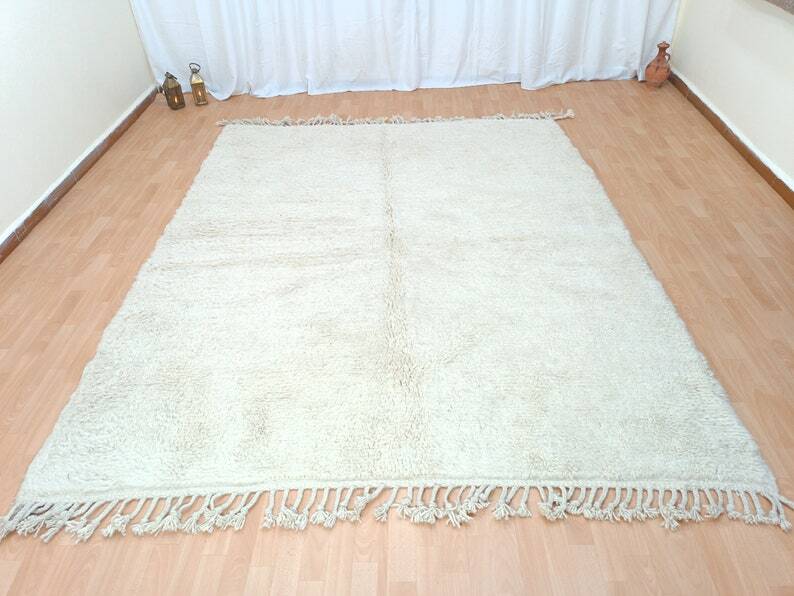 Handwoven white wool rug, traditional style, size 150 x 250 cm
