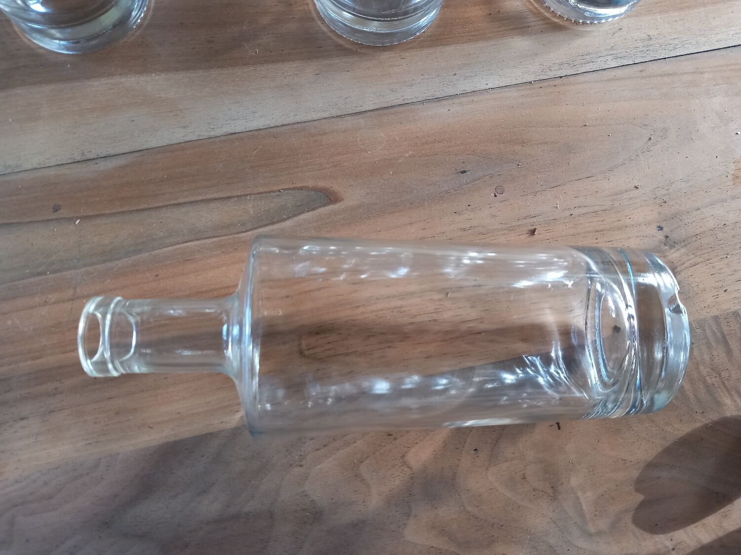 Set of 8 glass bottles with corks