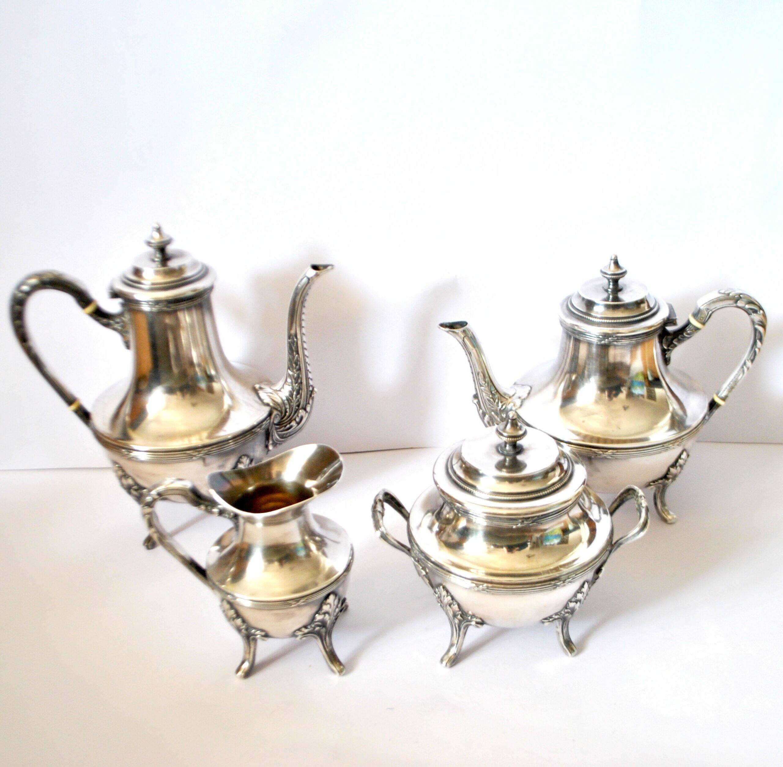 Antique coffee service, teapot and coffee pot in silver-plated metal with acanthus leaf decoration - silversmith A. Frenais.