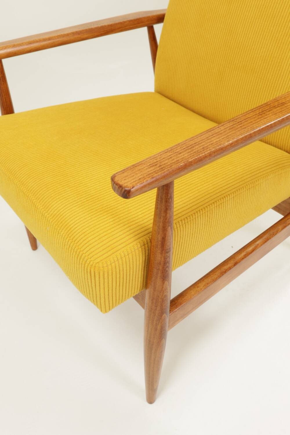 Fauteuil vintage jaune velours côtelé Scandinavian design by H.Lis