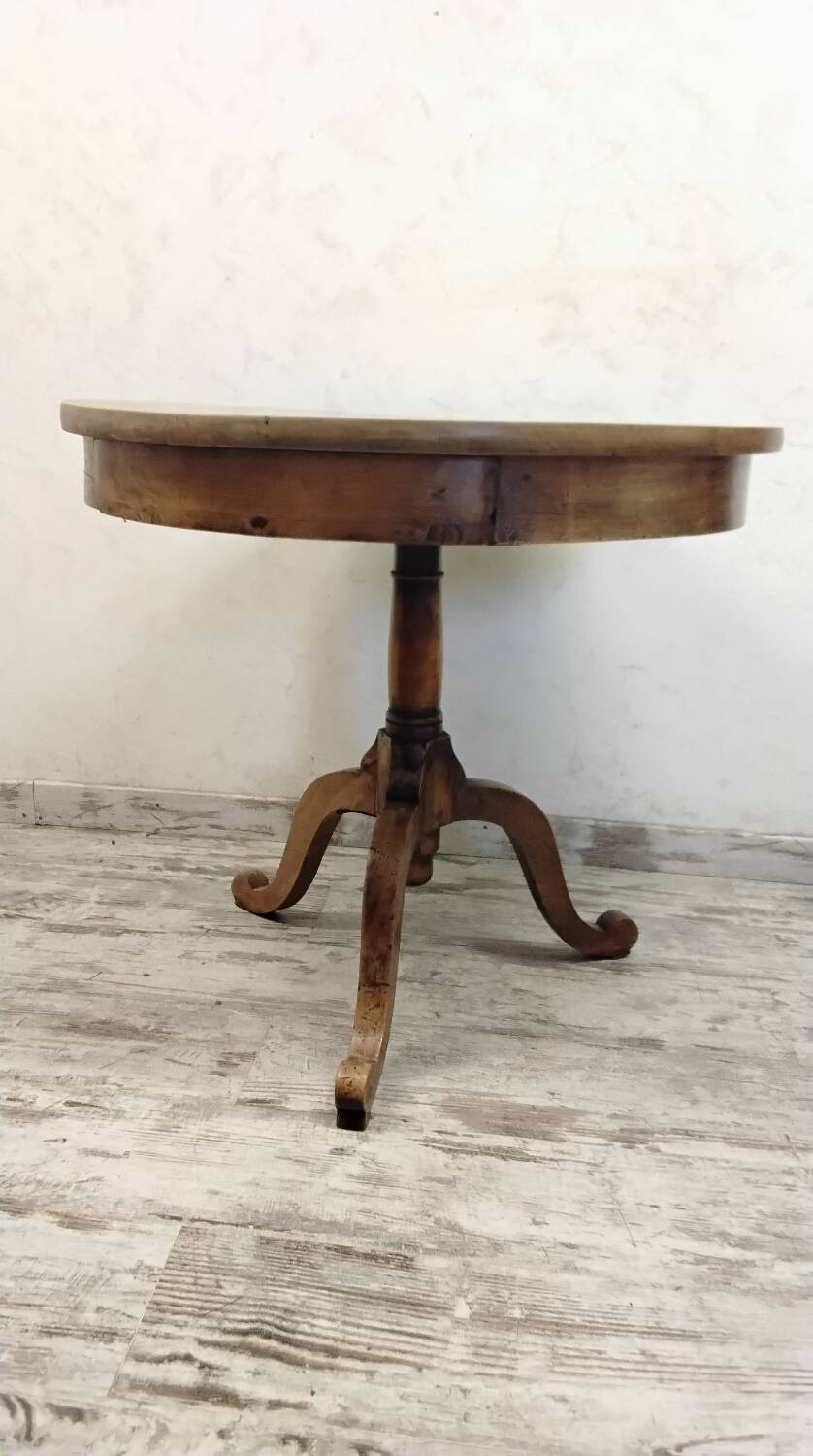 Table ronde en noyer