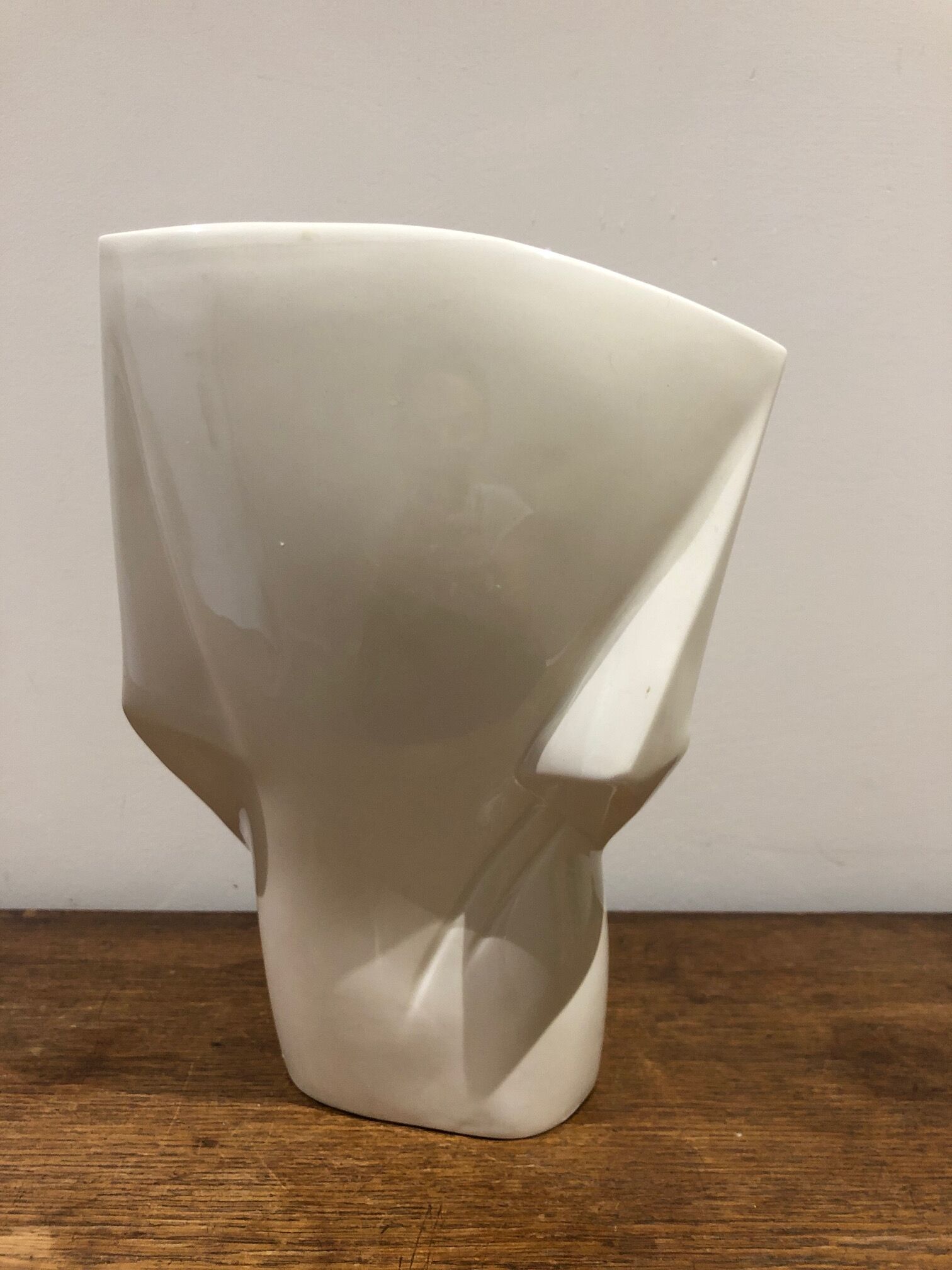 Vase bust man Lindsey B