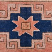 Tapis persan bleu marine et crème
