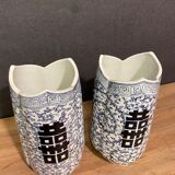 Pair of trilobed Chinese porcelain vases decorated with Chinese ideograms
