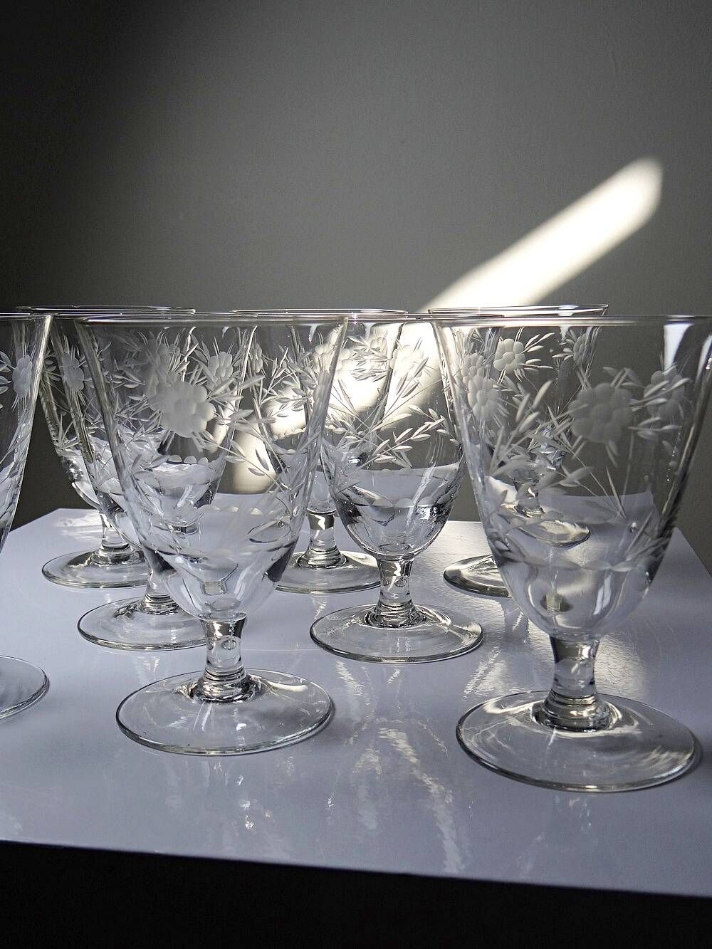 8 engraved crystal wine glasses with a floral design, Bohemia, early 20th century.