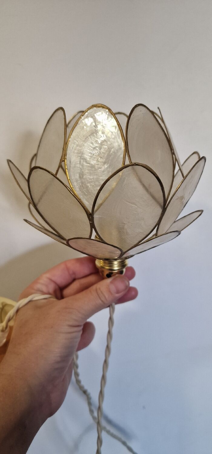 Mother-of-pearl lotus flower suspended or portable