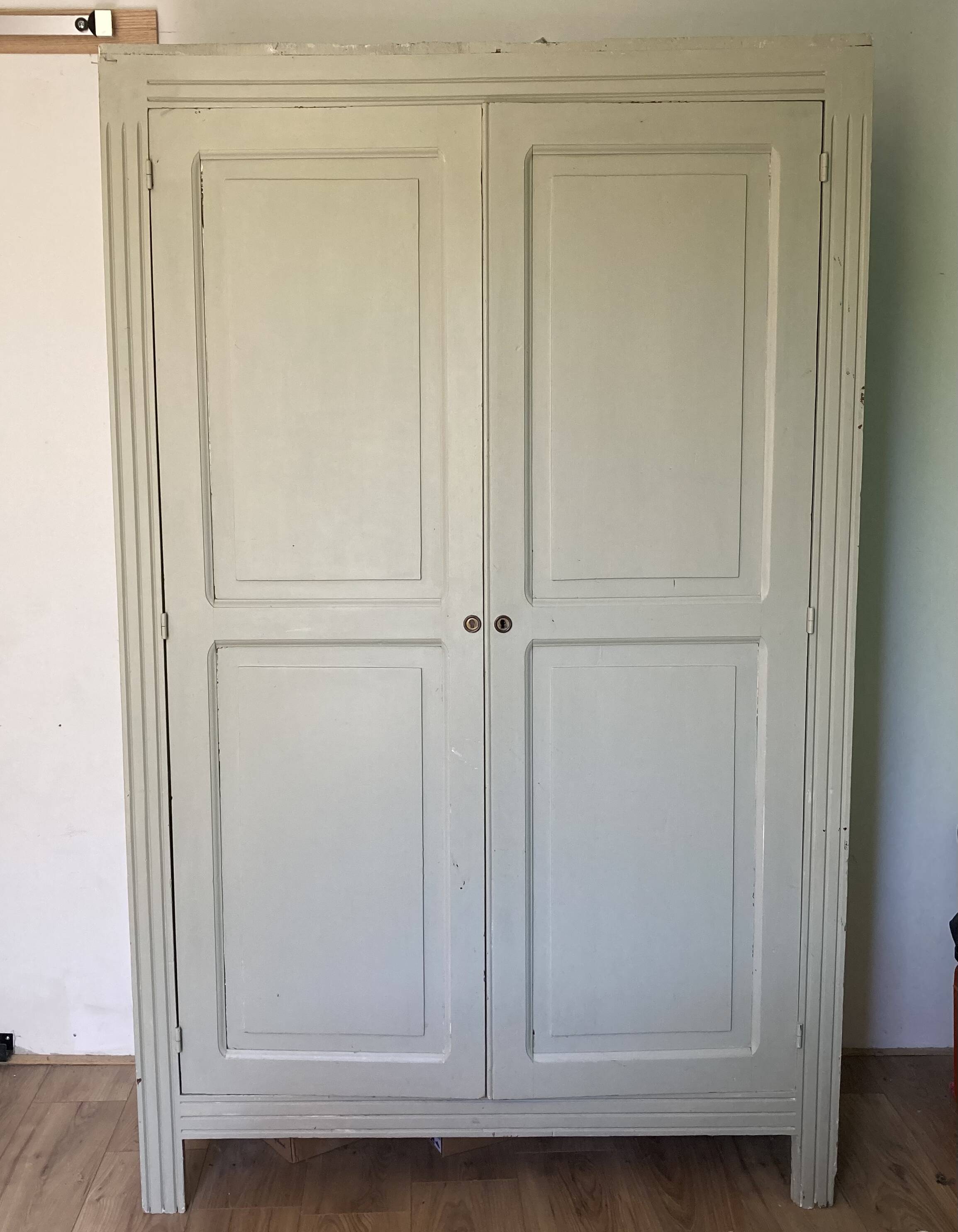 Armoire parisienne verte