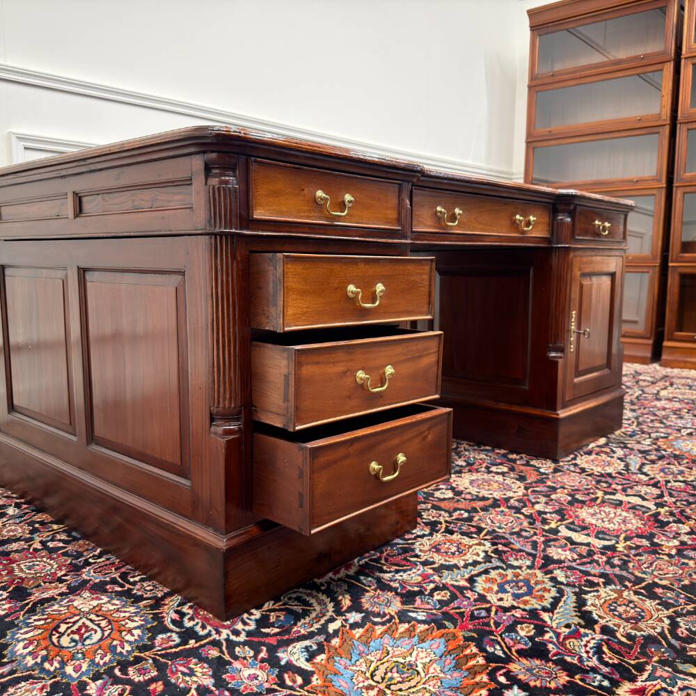 Bureau classique en cuir bordeaux Partnerdesk