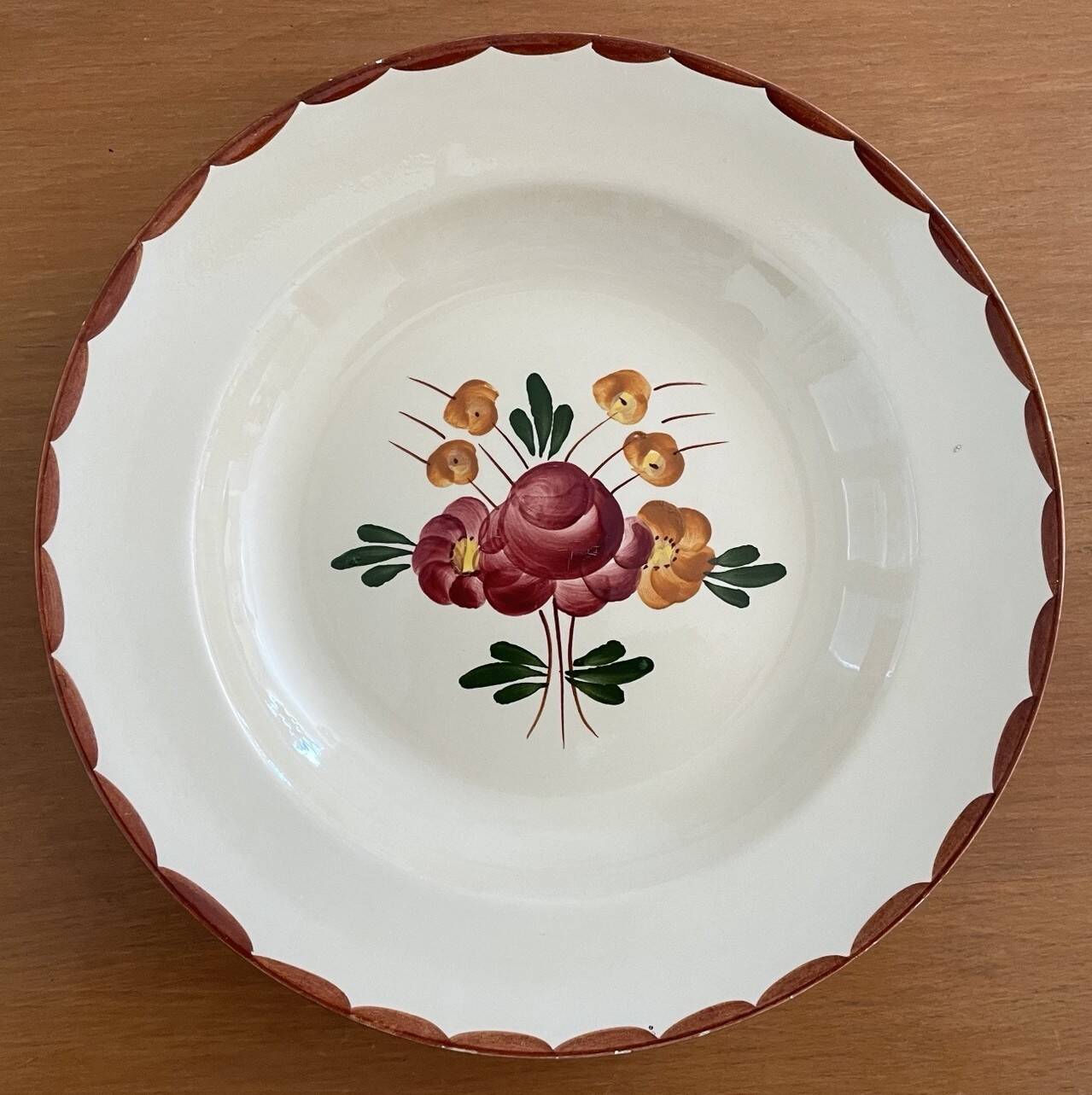 6 assiettes creuses anciennes en faïence de Longchamp