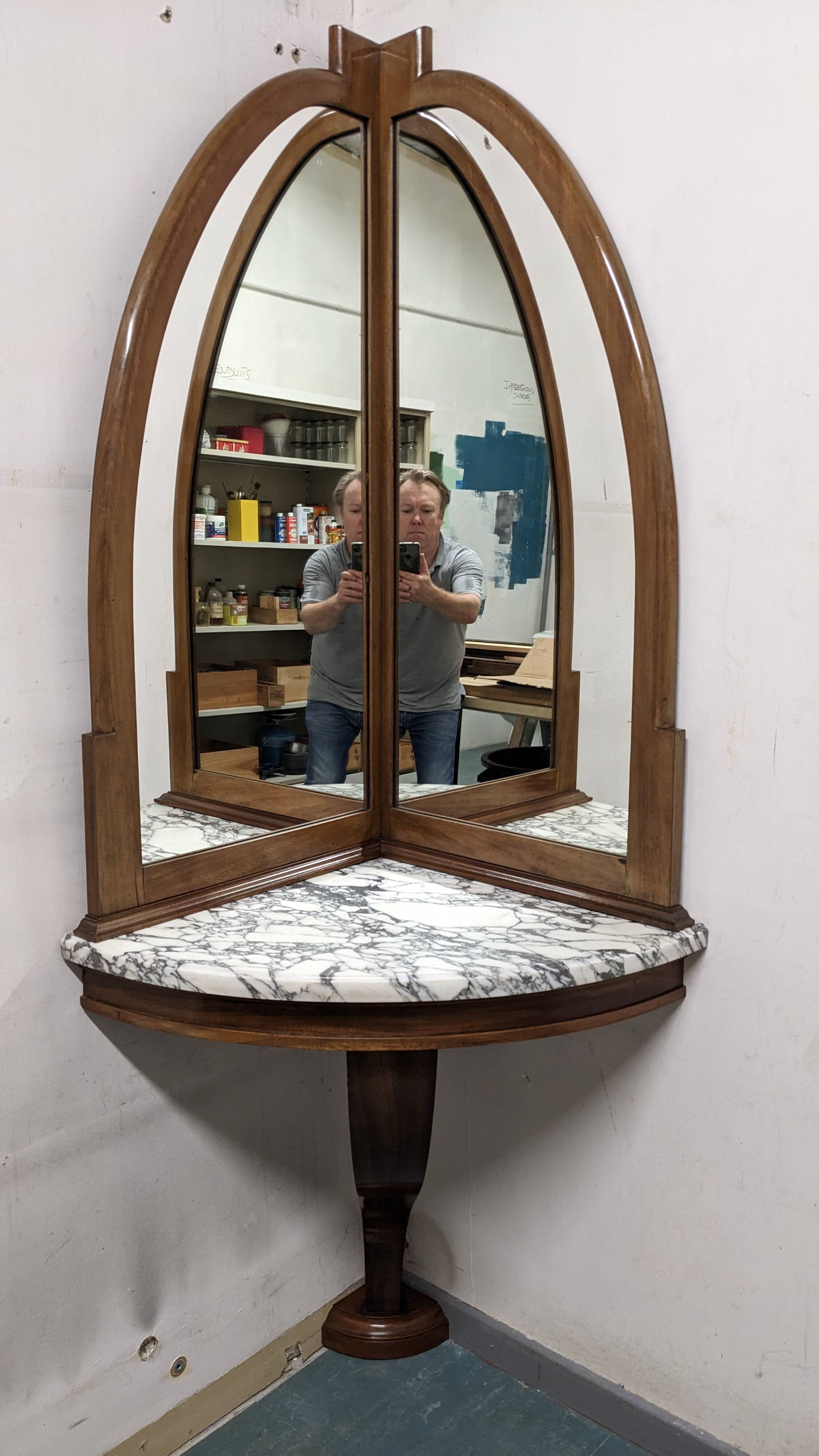 Console d'angle et son double miroir Art déco en noyer, France vers 1920