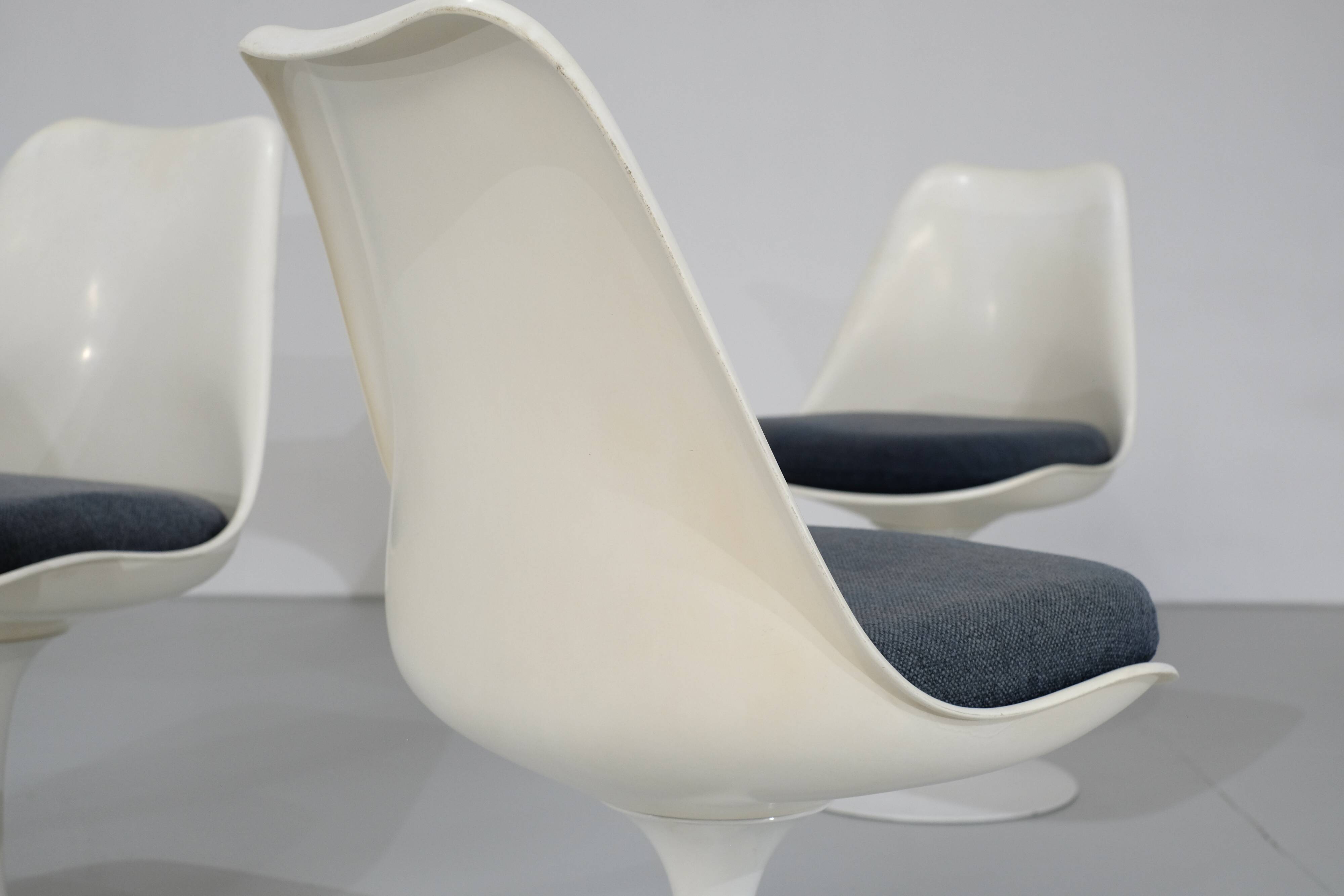 Set of "Tulip" chairs designed by Eero Saarinen for Knoll International.