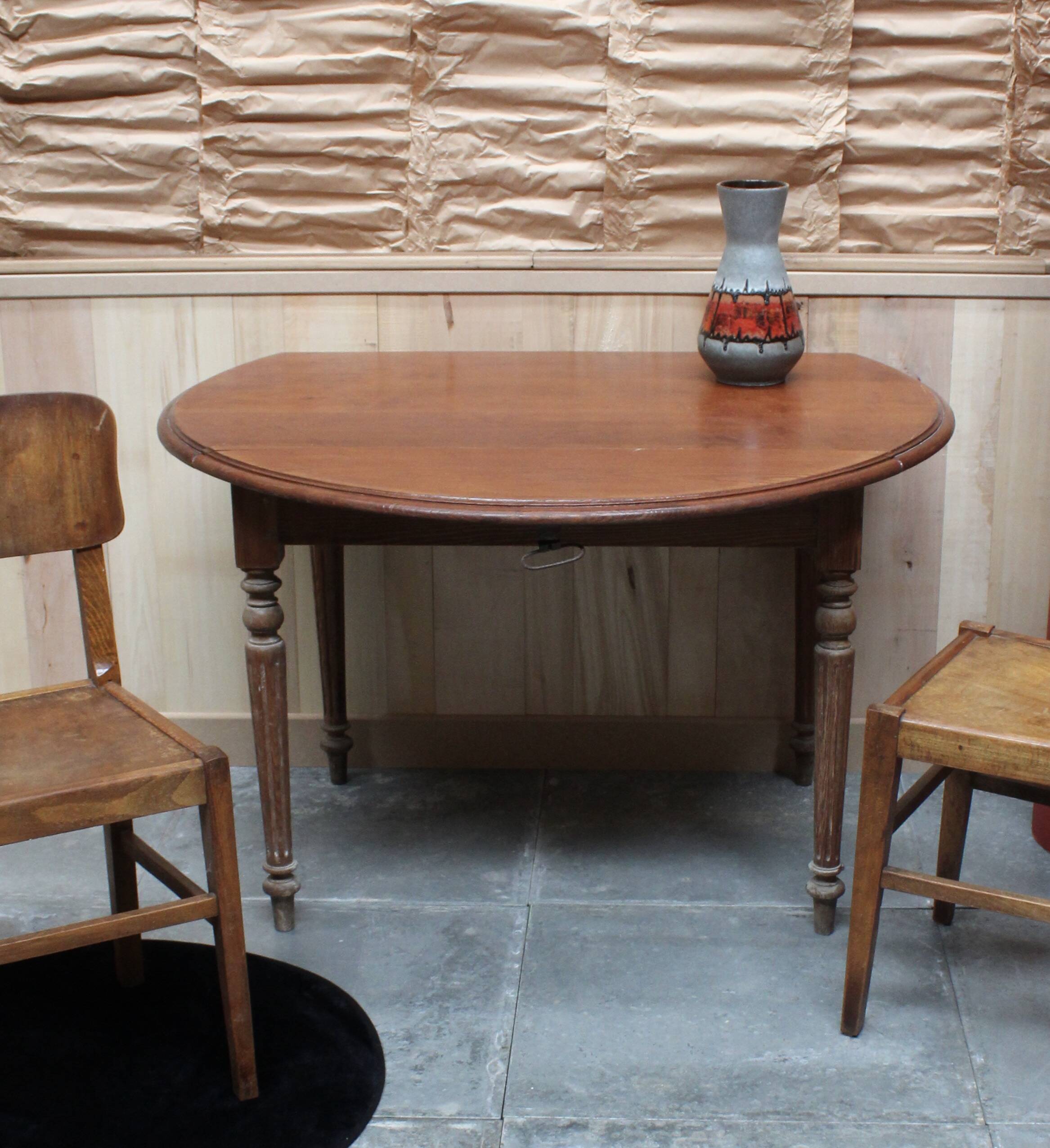 Antique extending table