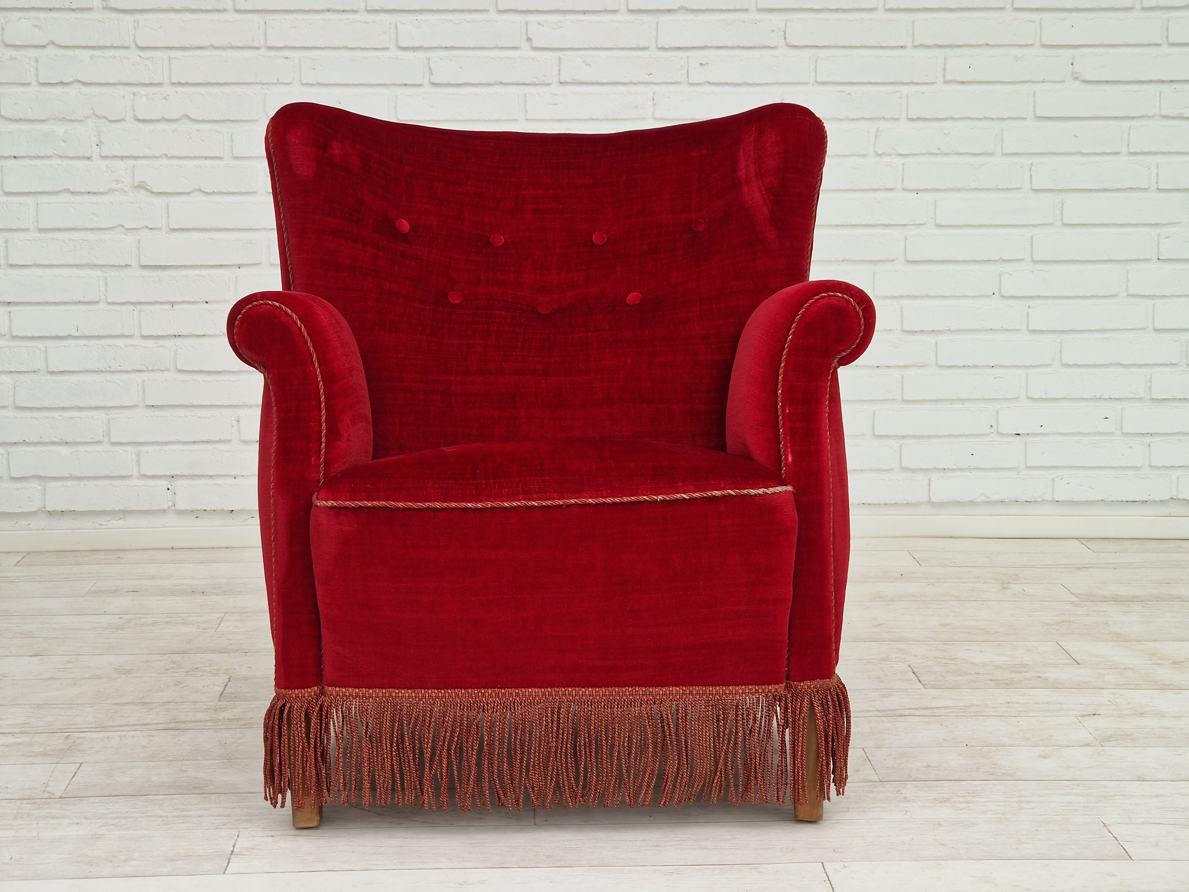Fauteuil vintage danois en velours rouge cerise, 1960