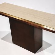 Console minimaliste en travertin et métal patiné — années 70
